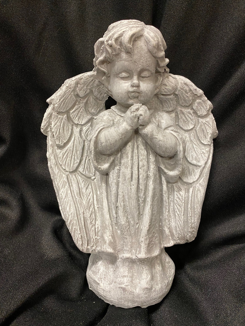 9" ANGEL PRAYING