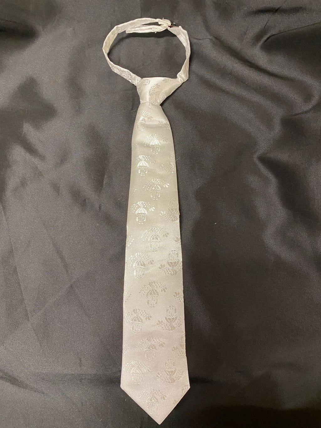 WHITE SATIN CHALICE TIE
