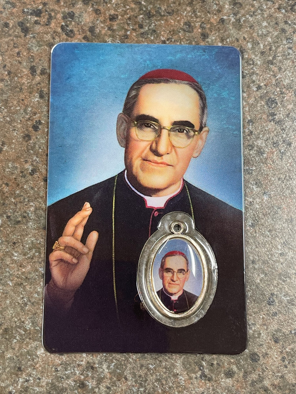 ST OSCAR ROMERO CARD W/ MEDAL